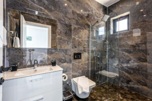 jakuzili yatak odası banyolu kiralık villa